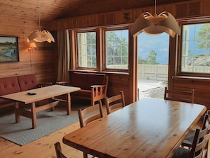 Dining - Häuschen mit Blick auf das Wasser by Interhome (Hebnes)