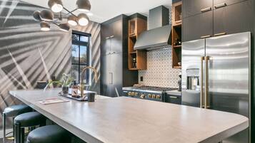 冰箱、微波炉、烤箱、炉灶