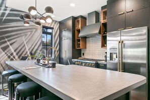 Fridge, microwave, oven, stovetop - NEW! The Artist House | Luxury Hyde Park Home Near Downtown, UT, and Bayshore (Tampa)