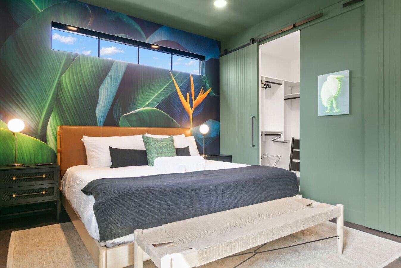 2 bedrooms, desk, iron/ironing board, WiFi