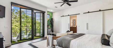 Bureau, fer et planche à repasser, Wi-Fi, draps fournis