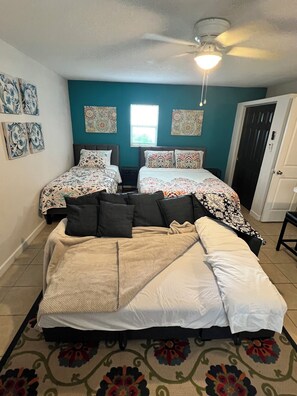 1 bedroom, iron/ironing board, free WiFi, bed sheets - Casita Cortes is quiet, cozy and centrally located in Tampa. (Tampa)