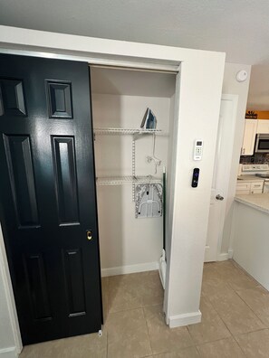 Interior - Casita Cortes is quiet, cozy and centrally located in Tampa. (Tampa)