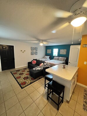 Interior - Casita Cortes is quiet, cozy and centrally located in Tampa. (Tampa)