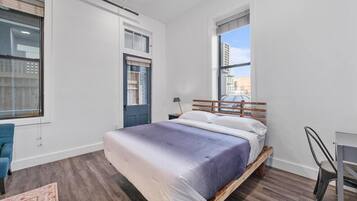 Desk, iron/ironing board, free WiFi, bed sheets