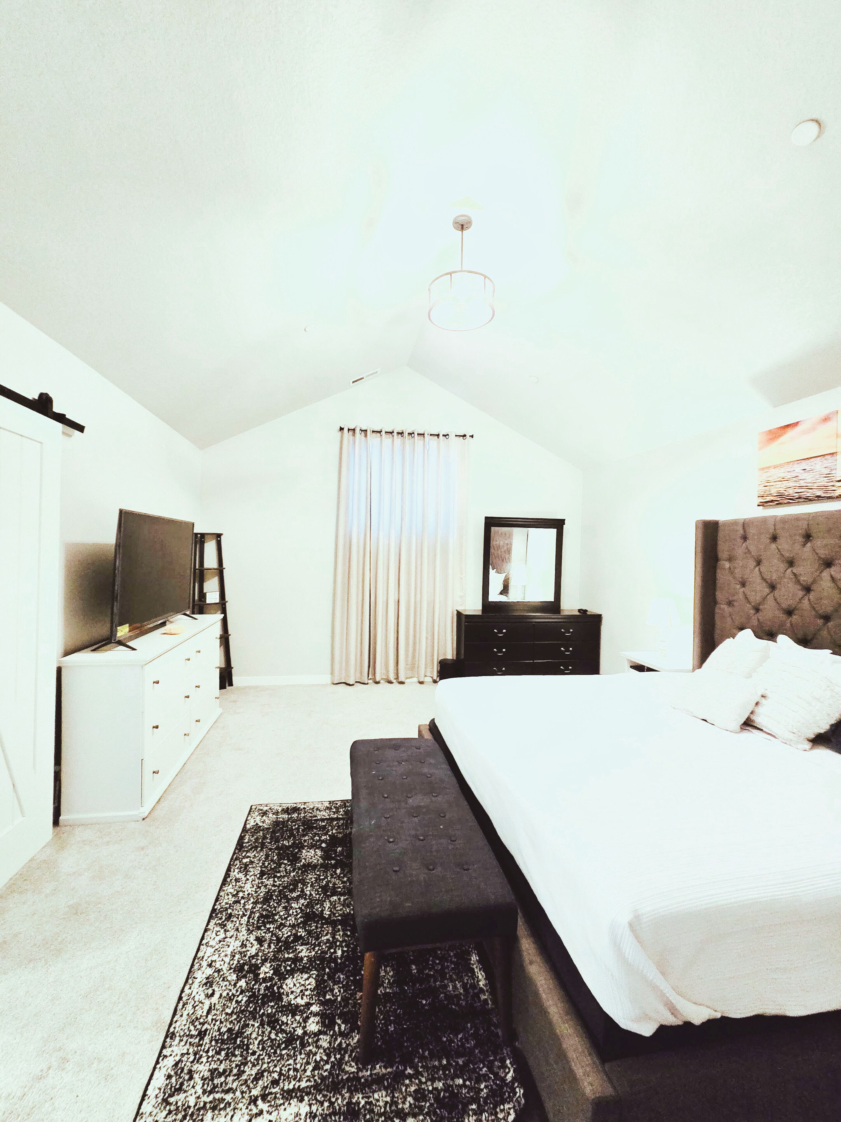 2 soverom, strykejern/-brett, internettilgang og sengetøy