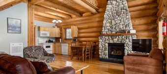 Beautiful Rustic Chalet in the Heart of Rockies