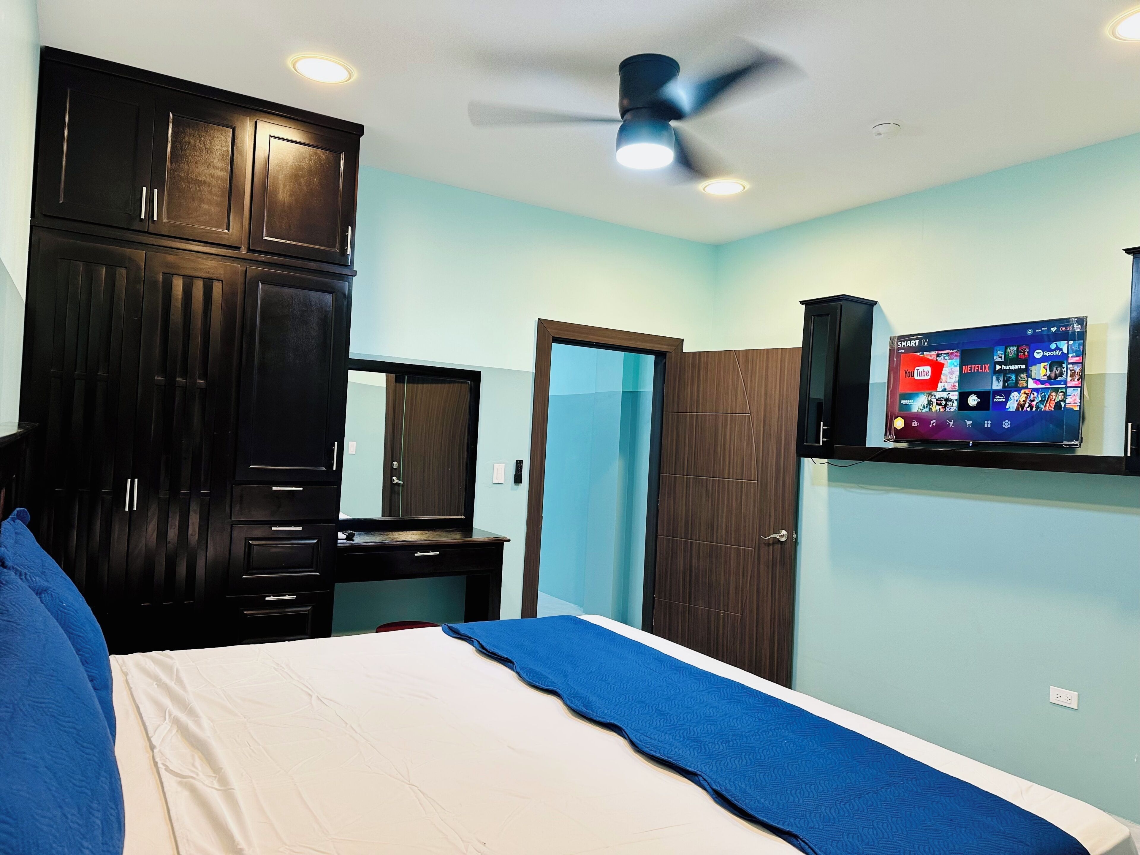 Premium Studio Suite, Ocean View | Pillowtop beds, desk, soundproofing, iron/ironing board (on request)