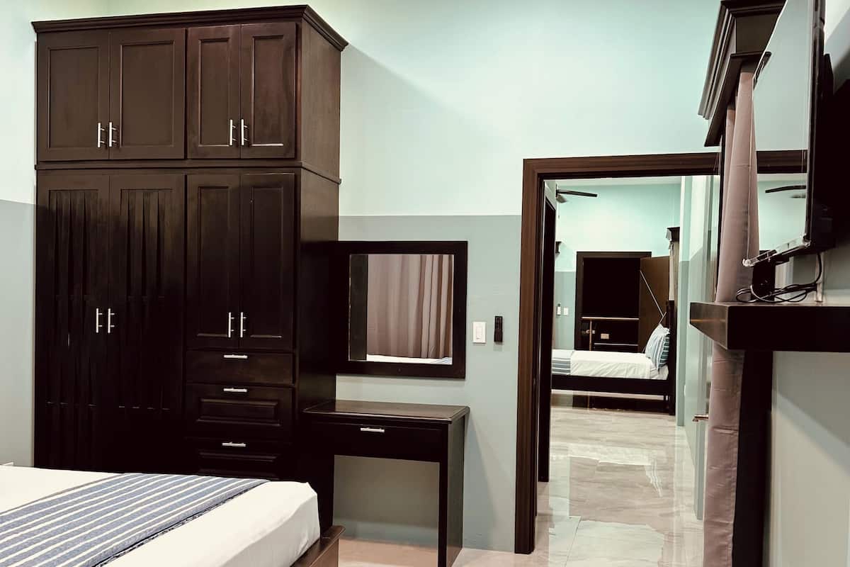 Habitación cuádruple superior | Camas con pillow-top, escritorio y insonorización