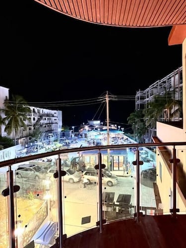 HOTEL SEA QUEEN SUITE & GOLF CART RENTAL
