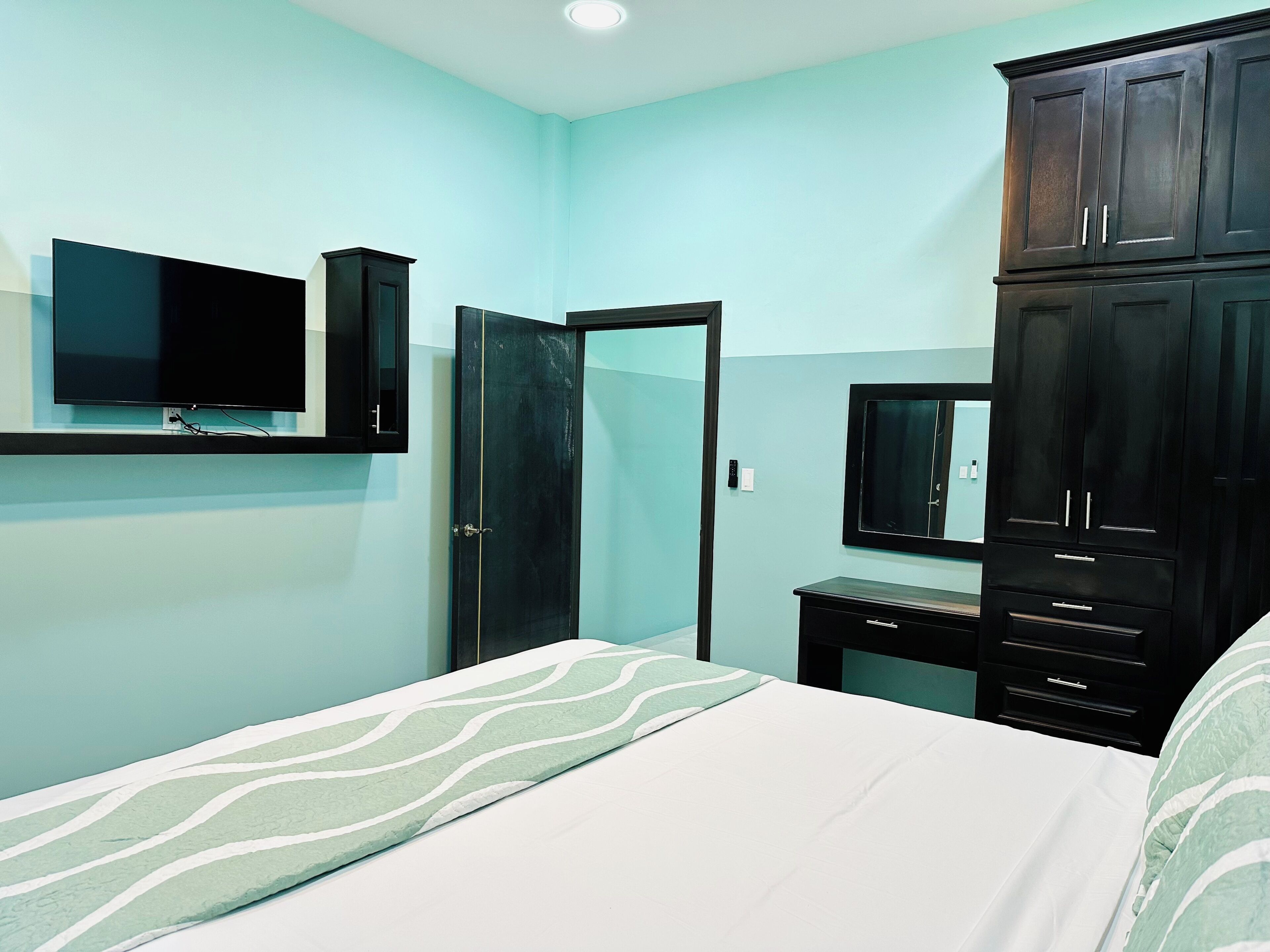 Luxury Studio Suite, Balcony, City View | Pillowtop beds, desk, soundproofing, iron/ironing board (on request)