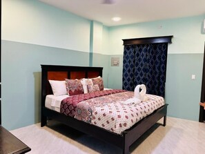 Soundproofing, iron/ironing board, free WiFi - HOTEL SEA QUEEN SUITE & GOLF CART RENTAL (San Pedro)