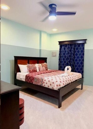 Suite, Balcony, Sea View | Soundproofing, iron/ironing board, free WiFi - HOTEL SEA QUEEN SUITE & GOLF CART RENTAL (San Pedro)
