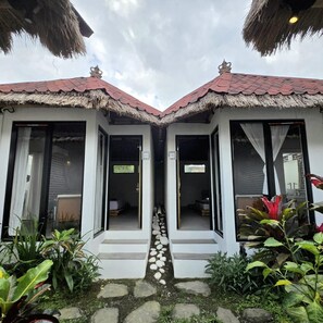 Grand Double Room, 1 Queen Bed, Private Bathroom, Garden View | Terrace/patio - Kampoeng Villa Ubud (Ubud)