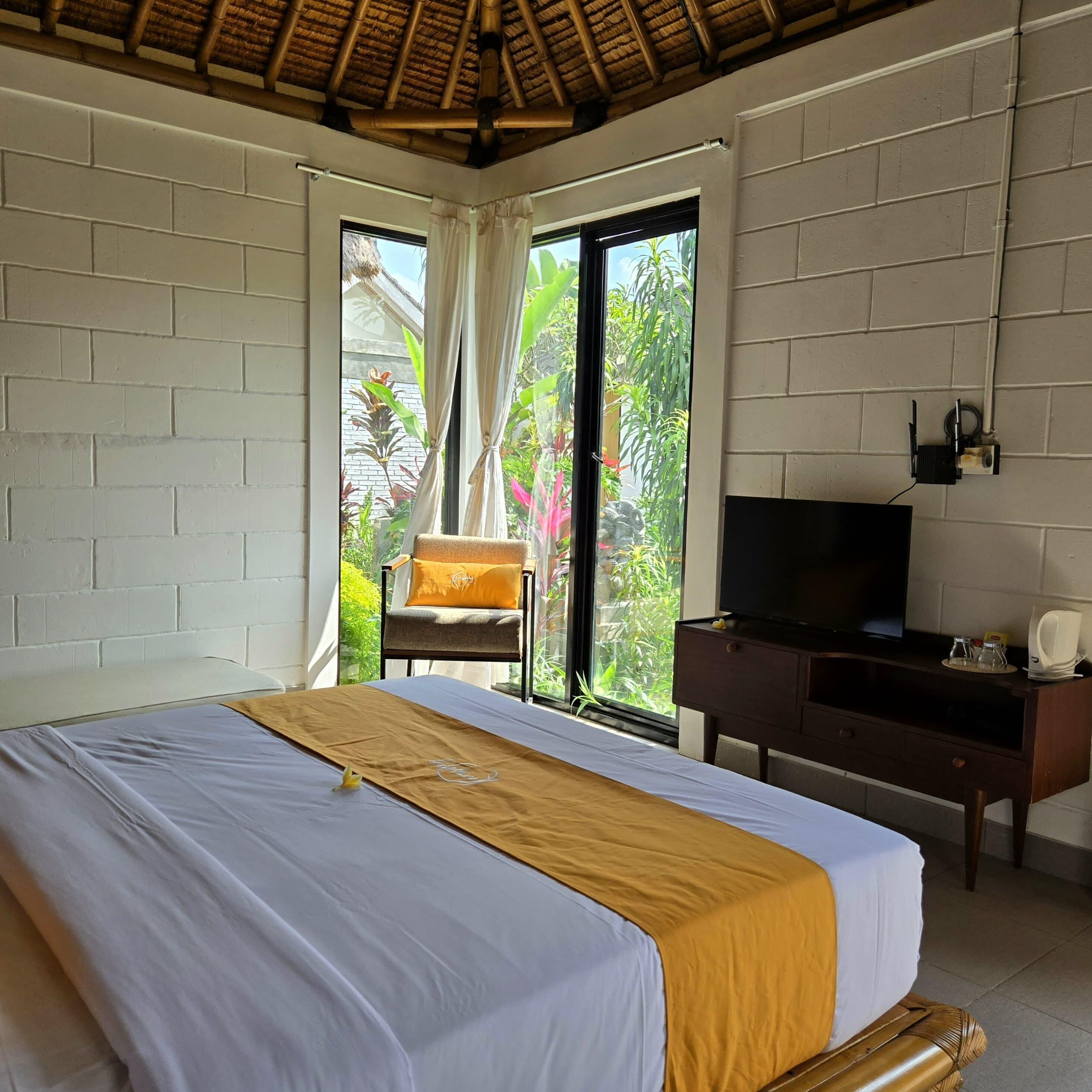 Deluxe Double Room, 1 Queen Bed, Private Bathroom, Garden View | Desk, laptop workspace, free WiFi, bed sheets