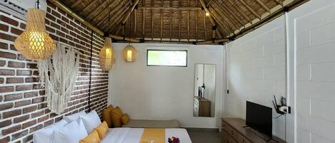 Grand tweepersoonskamer, 1 queensize bed, privébadkamer, uitzicht op tuin | Een bureau, een laptopwerkplek, gratis wifi, beddengoed