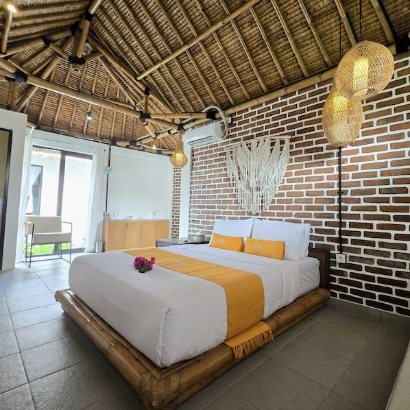 Grand Double Room, 1 Queen Bed, Private Bathroom, Garden View | Desk, laptop workspace, free WiFi, bed sheets - Kampoeng Villa Ubud (Ubud)