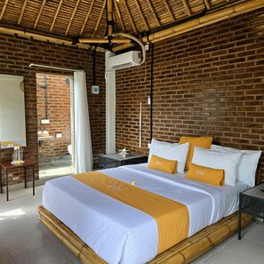 Deluxe Double Room, 1 Queen Bed with Sofa bed, Private Bathroom, Garden View | Desk, laptop workspace, free WiFi - Kampoeng Villa Ubud (Ubud)