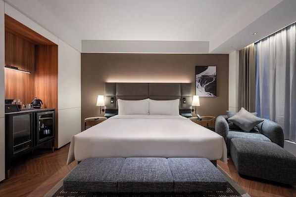 Standard Twin Room, City View | In-room safe, iron/ironing board, free WiFi - Howard Johnson TK Phnom Penh (Phnom Penh)