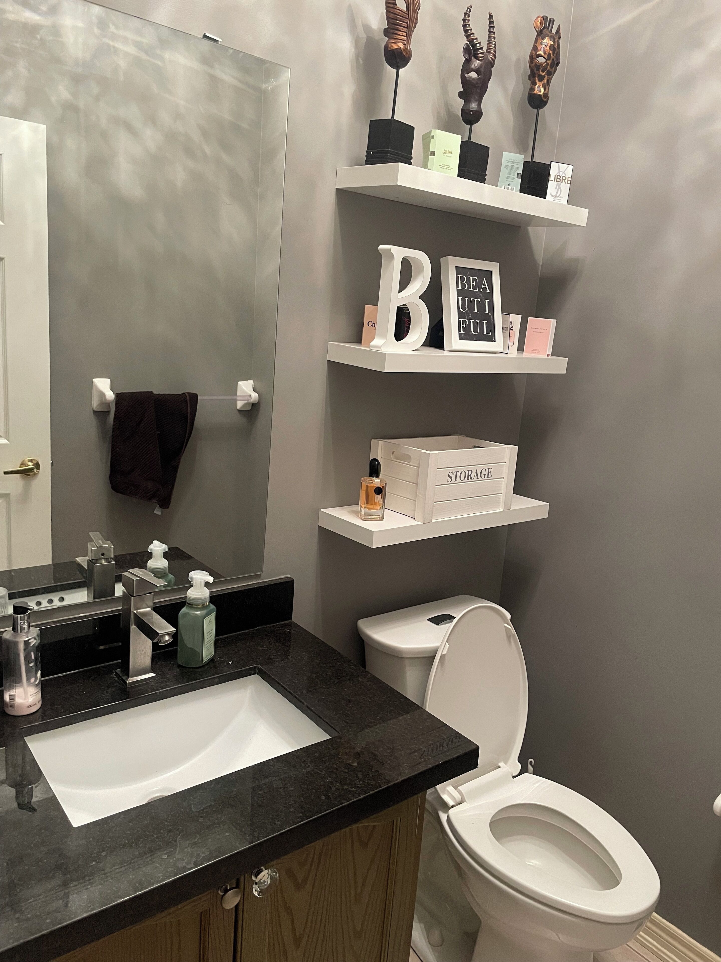 Serviettes fournies, savon, papier de toilette