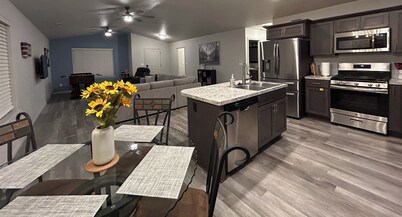 Columbia River View near Toyota Center, Family-Friendly Home in Kennewick