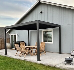 Outdoor dining - Columbia River View near Toyota Center, Family-Friendly Home in Kennewick (Kennewick)