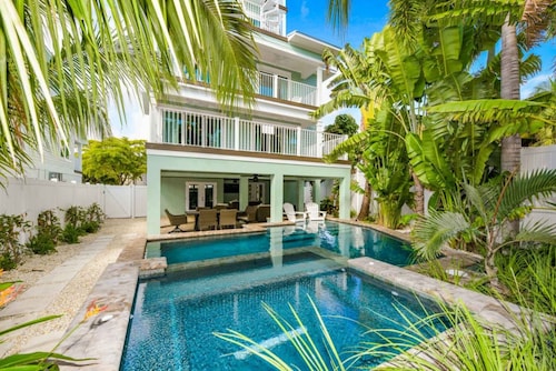 Luxury House w/ Heated Pool & Spa, Walk to Beach