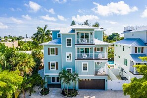 Exterior - Luxury House w/ Heated Pool & Spa, Walk to Beach (Siesta Key)