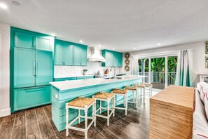 Fridge, microwave, oven, stovetop - Luxury House w/ Heated Pool & Spa, Walk to Beach (Siesta Key)