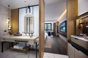 Minibar con snack e bevande gratuite, tende oscuranti