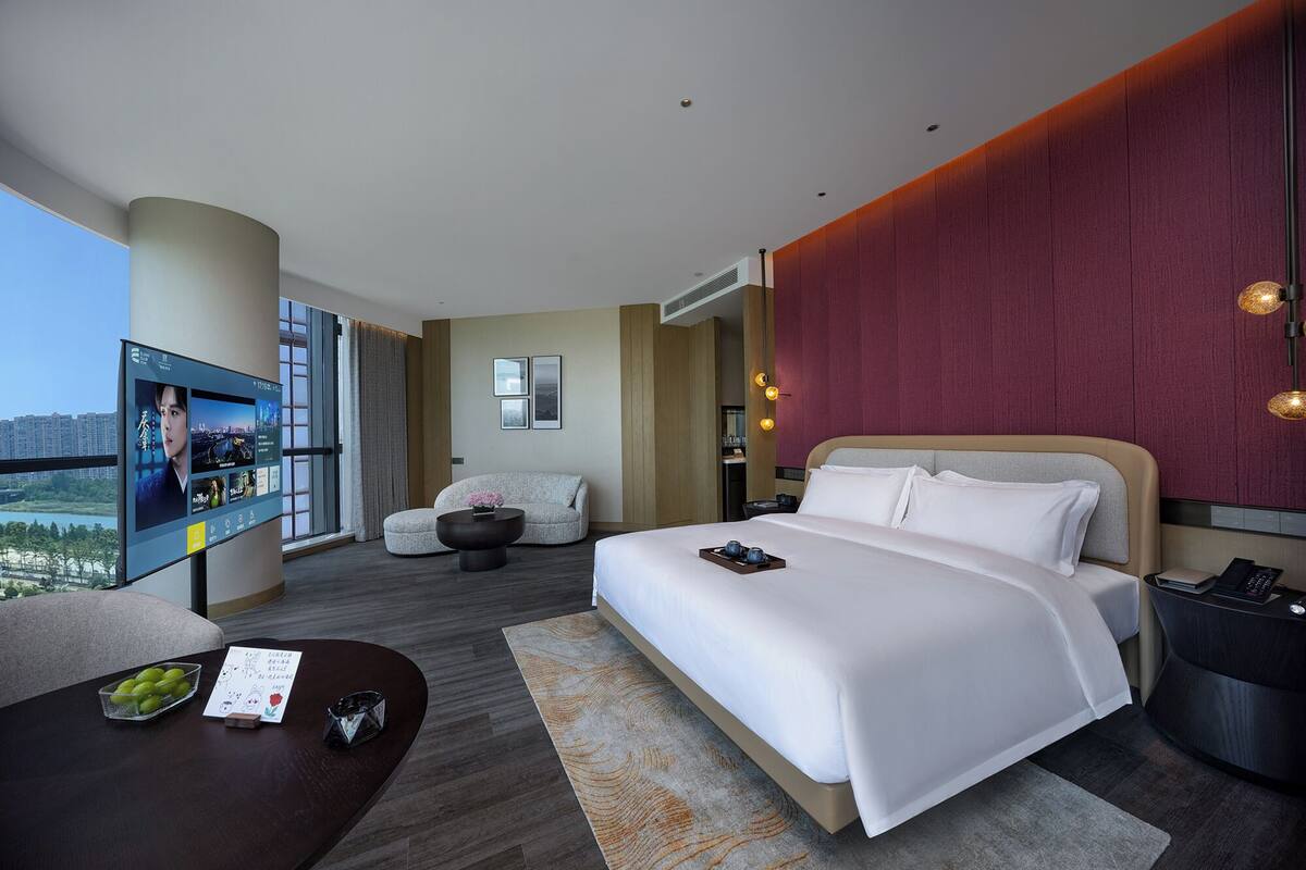 Superior Studio Suite | Blackout curtains, iron/ironing board, free WiFi