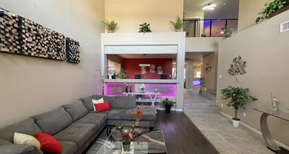 Luxury Home Private 5BD Near Strip - Pool/Spa, Game Room & Basketball. Groups