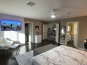 5 bedrooms, in-room safe, desk, iron/ironing board - Luxury Home Private 5BD Near Strip - Pool/Spa, Game Room & Basketball. Groups (Las Vegas)