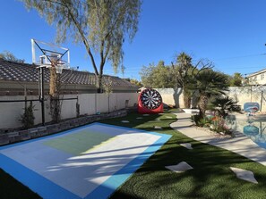 Property grounds - Luxury Home Private 5BD Near Strip - Pool/Spa, Game Room & Basketball. Groups (Las Vegas)