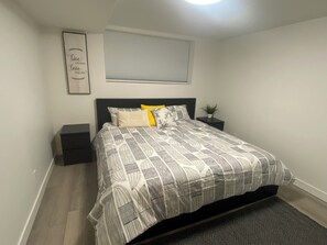 2 chambres, fer et planche à repasser, Wi-Fi, draps fournis