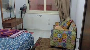 2 Schlafzimmer, Bügeleisen/Bügelbrett