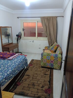 2 Schlafzimmer, Bügeleisen/Bügelbrett