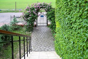 House | Kawasan hartanah