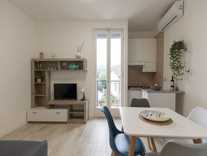 Dining - Two-room apartment near beach and town center (Procchio)