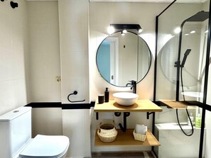 Shower, hair dryer, towels - Sibs Sanlucar Alcazar - Newely Renovated (Sanlucar de Barrameda)