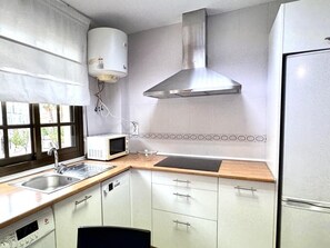 Fridge, microwave, dishwasher, coffee/tea maker - Sibs Sanlucar Alcazar - Newely Renovated (Sanlucar de Barrameda)