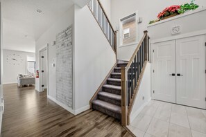 Interior - Spacious 8 Bedroom Family Retreat (Calgary)