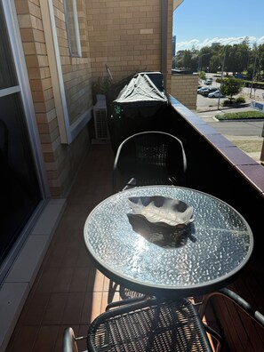 Outdoor dining - Location Location CRYSTAL WATERS 7 Ocean Corridor View Restaurants Town Centre (Forster)