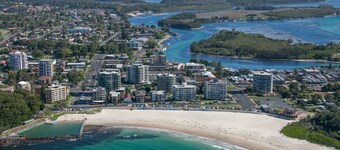 Location Location CRYSTAL WATERS 7 Ocean Corridor Views  Main beach  Restaurants