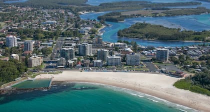 Location Location CRYSTAL WATERS 7 Ocean Corridor Views Main beach Restaurants