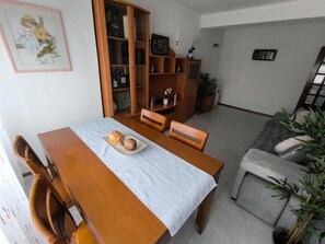 Dining - T2 with sheets, towels and barbecue. 3rd floor without elevator (Altura)