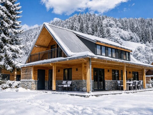 Chalet avec sauna et terrasse au bord d'un lac