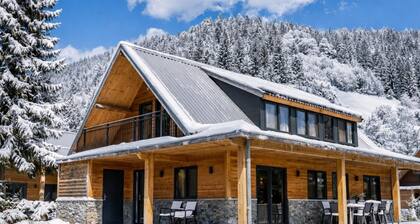 Chalet avec sauna et terrasse au bord d'un lac