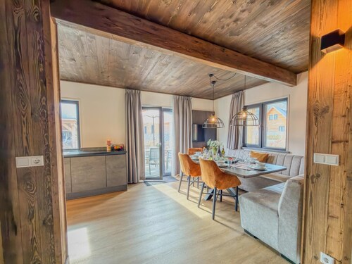 Chalet mit Sauna an einem See nahe Skigebiete