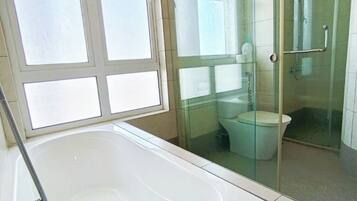 Standard Apartment, 2 Bedrooms, Non Smoking, City View | Bathroom | Separate bathtub and shower, free toiletries, hair dryer, bidet